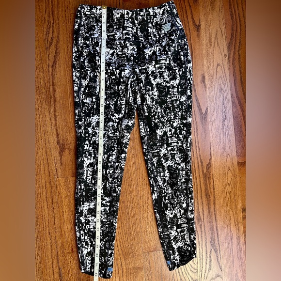New Balance Women’s Jogging Pants - Picture 7 of 11